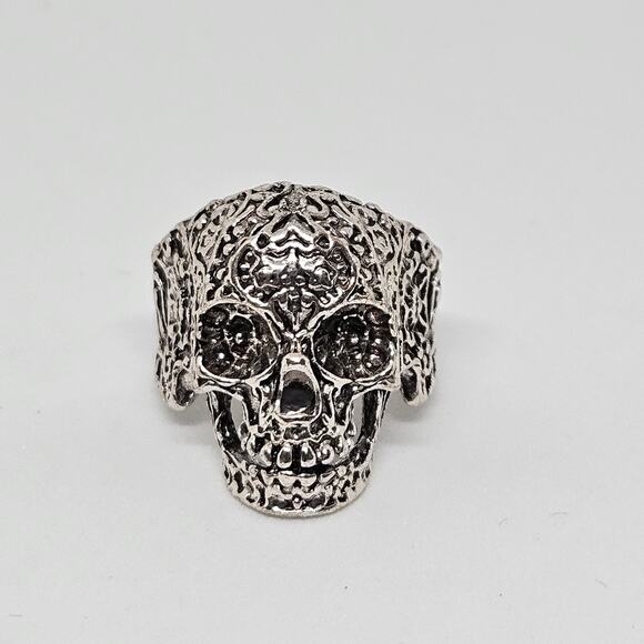 Skull Silver Tone Ring Size 9  Goth Punk Metal Mystical Magical Fatnasy - Picture 1 of 7